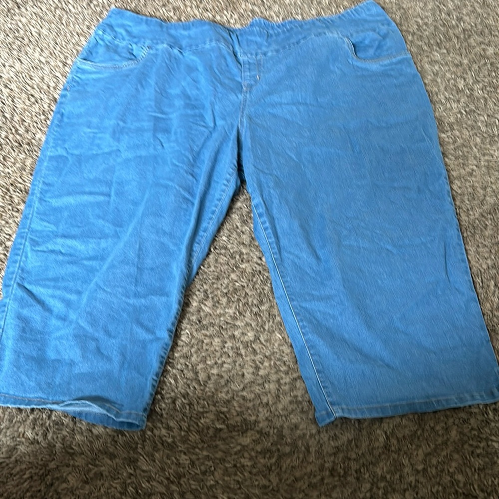 Stretch denim capris